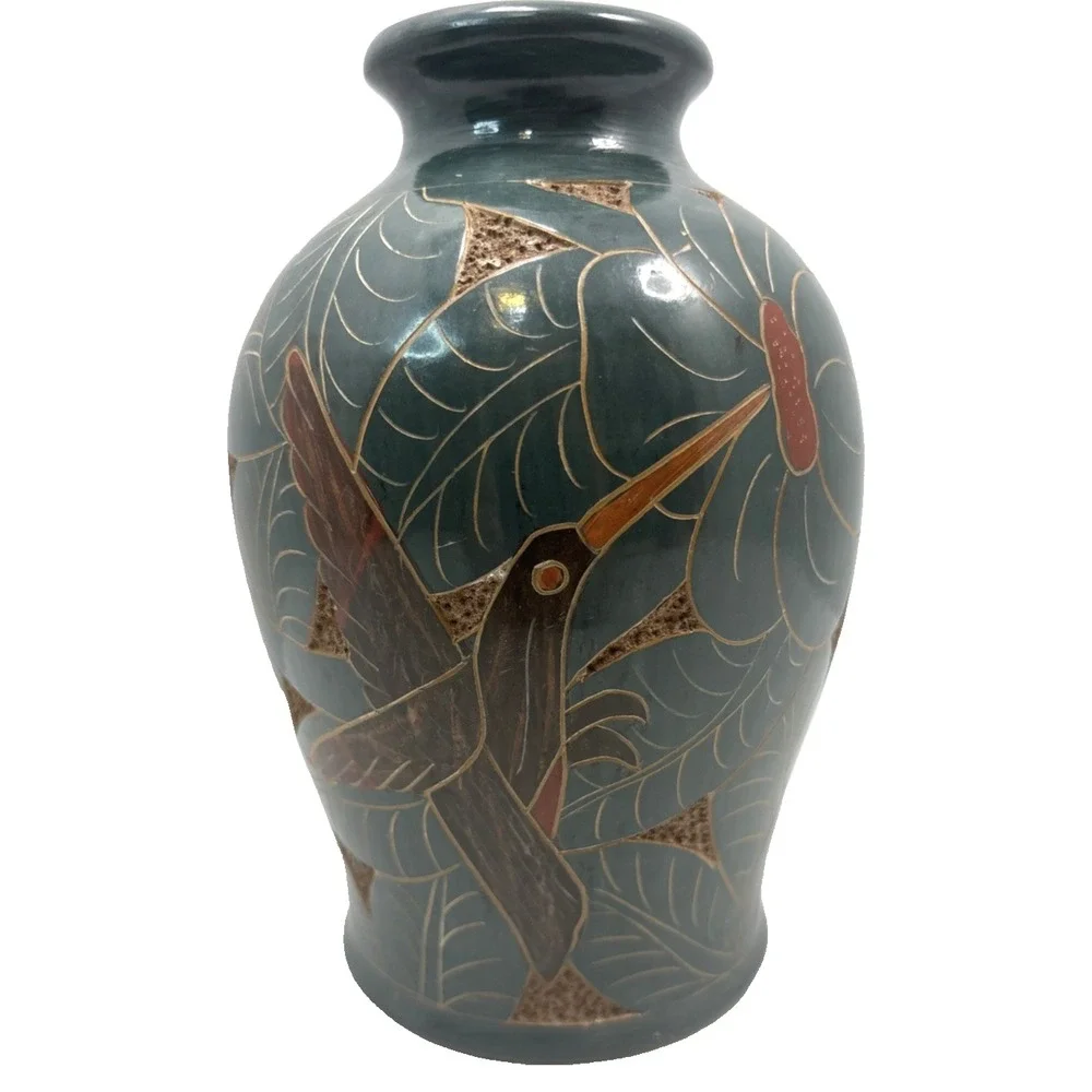 Vintage Nicaraguan Art Pottery Vase Carved &‎ Hand Painted Hummingbirds 6.75